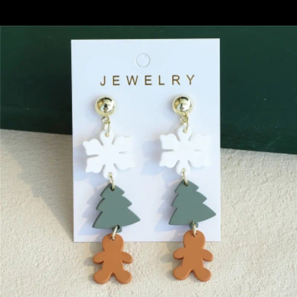 ** BRAND NEW ADORABLE HOLIDAY EARRINGS - Picture 1 of 3
